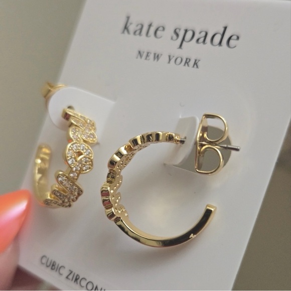 ‼️SOLD‼️ NWT Kate Spade Hoop Earrings “MOM” spelled in cursive - Picture 3 of 6